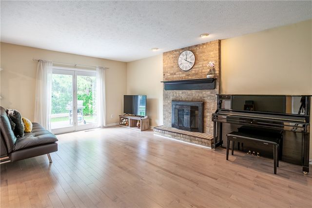 72 Caversham Woods, Pittsford, NY 14534