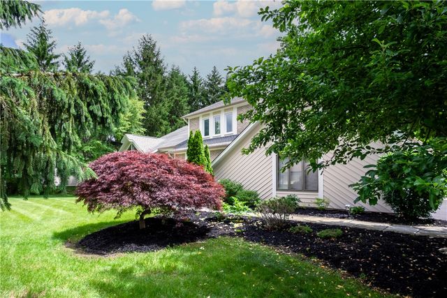 72 Caversham Woods, Pittsford, NY 14534
