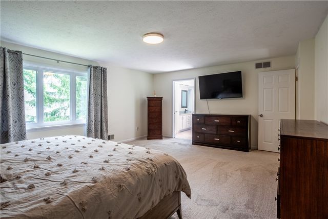 72 Caversham Woods, Pittsford, NY 14534