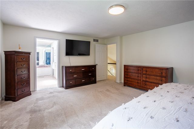 72 Caversham Woods, Pittsford, NY 14534