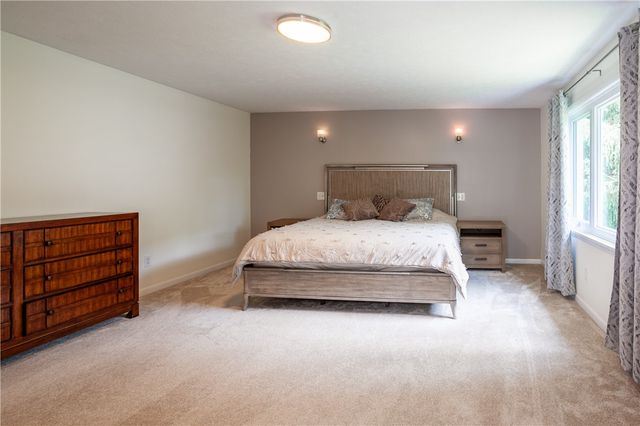 72 Caversham Woods, Pittsford, NY 14534