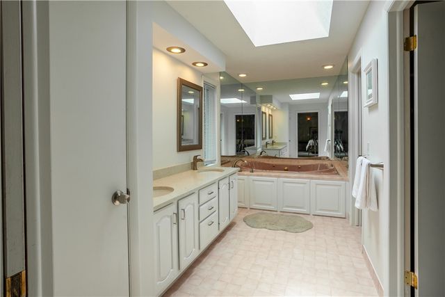 72 Caversham Woods, Pittsford, NY 14534
