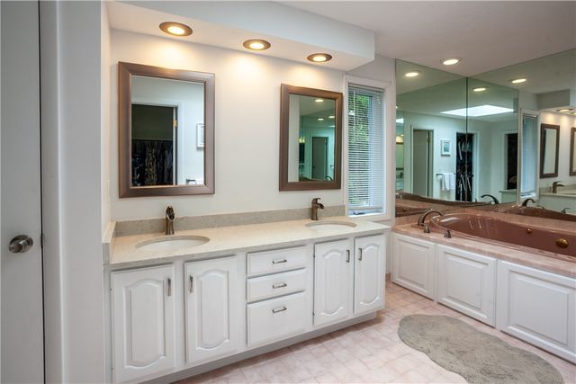 72 Caversham Woods, Pittsford, NY 14534
