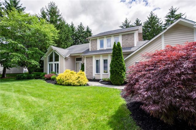 72 Caversham Woods, Pittsford, NY 14534