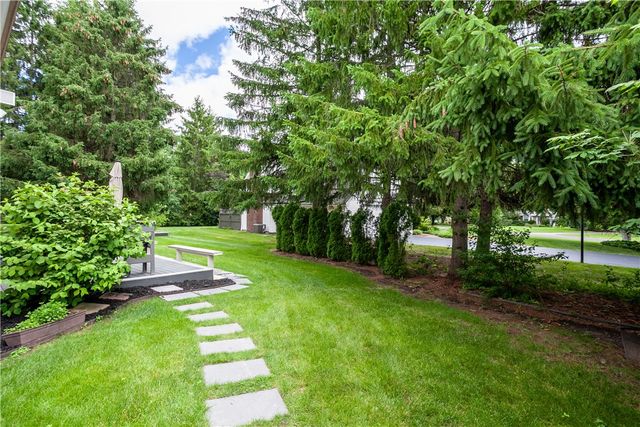 72 Caversham Woods, Pittsford, NY 14534