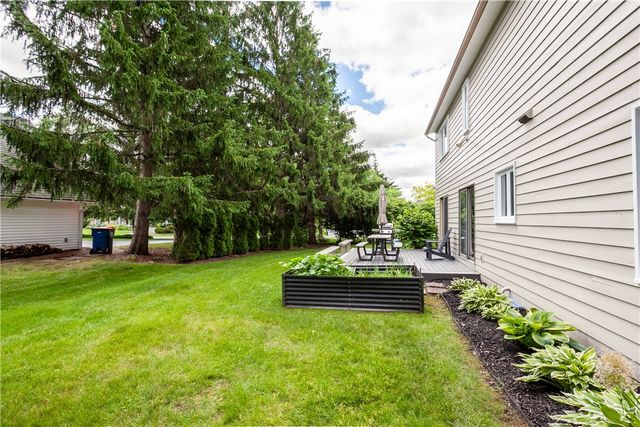 72 Caversham Woods, Pittsford, NY 14534