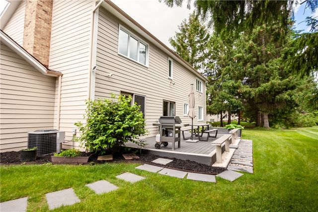 72 Caversham Woods, Pittsford, NY 14534