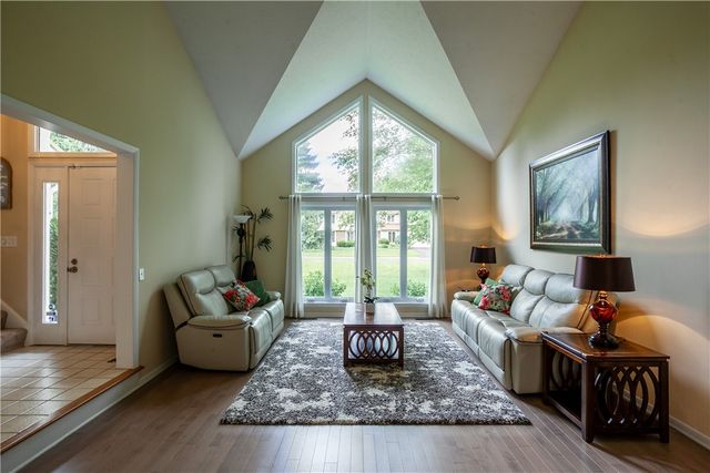 72 Caversham Woods, Pittsford, NY 14534