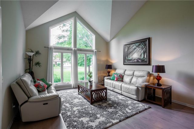 72 Caversham Woods, Pittsford, NY 14534