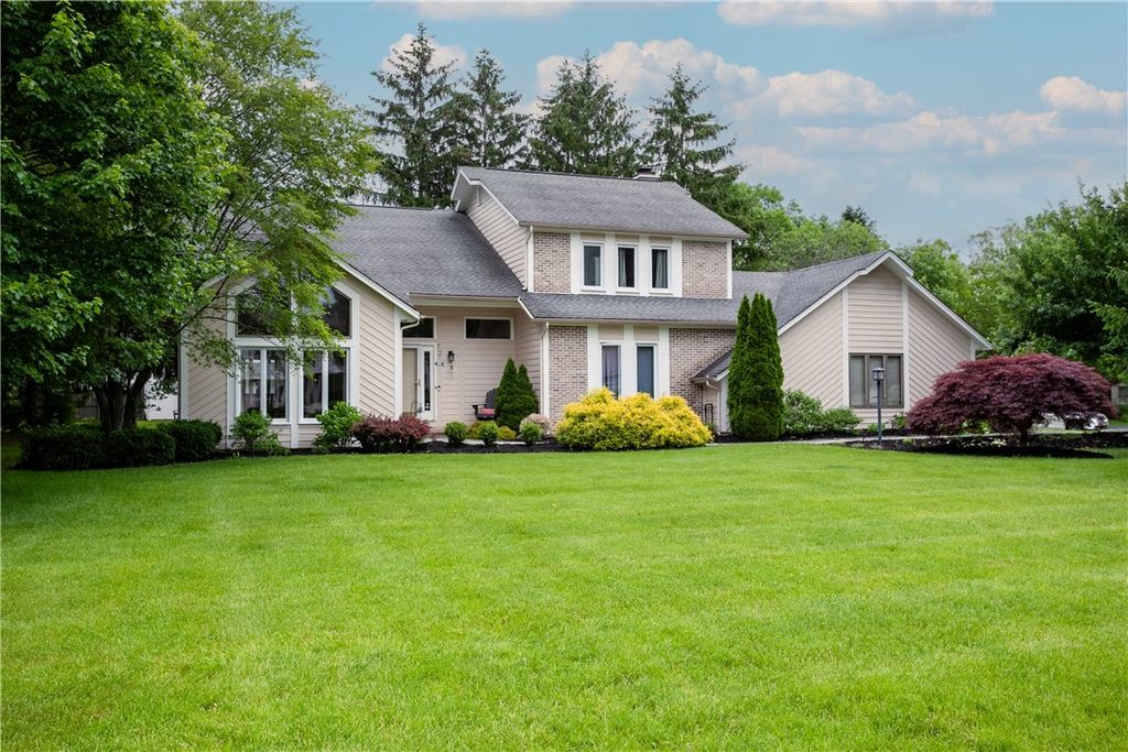 72 Caversham Woods, Pittsford, NY 14534