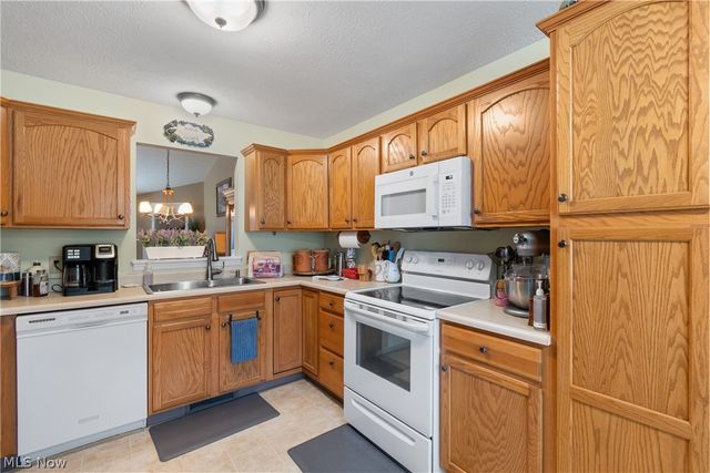 9250 Forest Trail Avenue NW, Massillon, OH 44647
