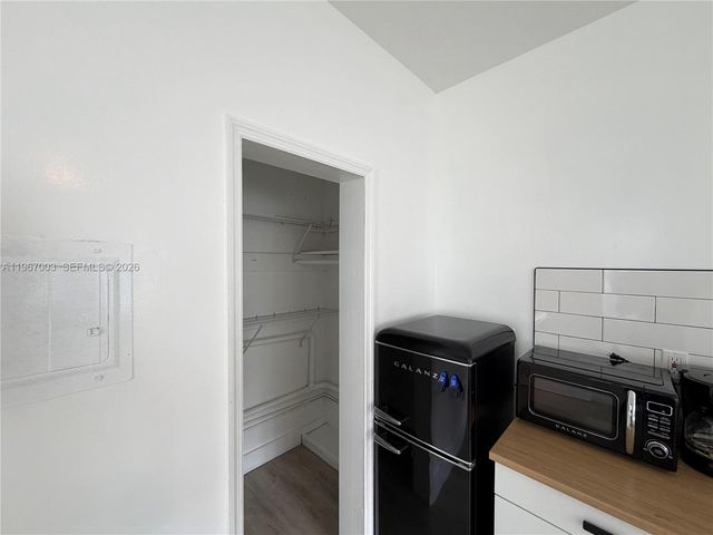 301 86th St 303-4A, Miami Beach, FL 33141