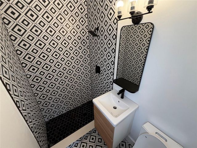 301 86th St 303-4A, Miami Beach, FL 33141