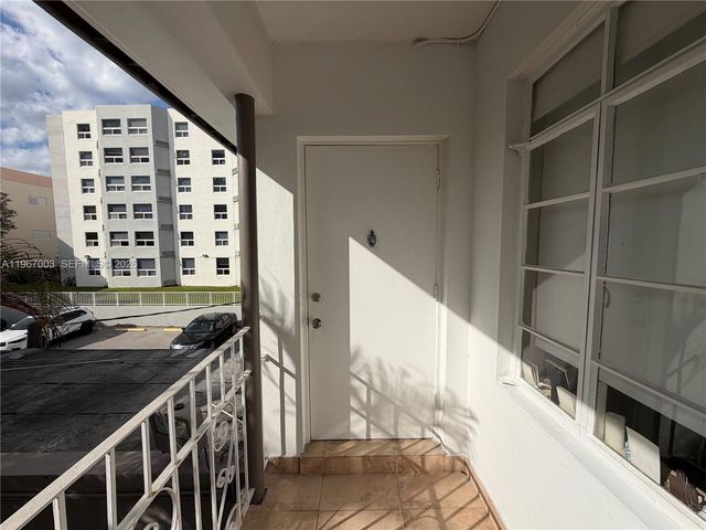 301 86th St 303-4A, Miami Beach, FL 33141