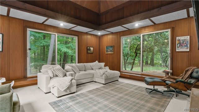 5 Lennys Lane, Orchard Park, NY 14127