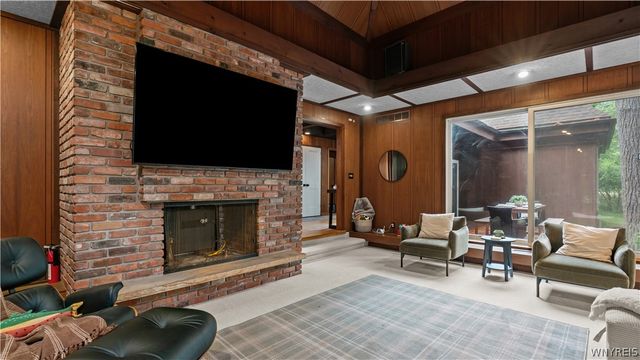 5 Lennys Lane, Orchard Park, NY 14127