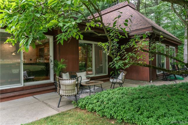 5 Lennys Lane, Orchard Park, NY 14127