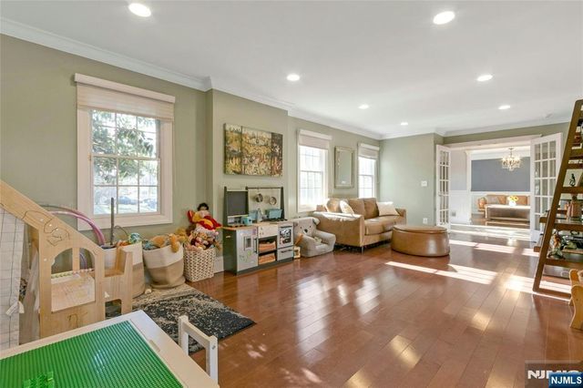 528 Baylor Avenue, River Vale, NJ 07675