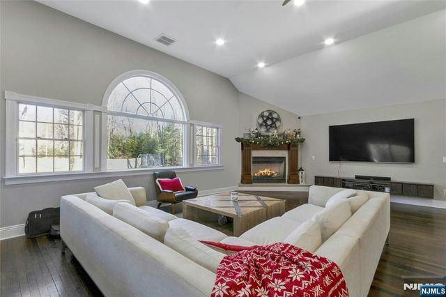 528 Baylor Avenue, River Vale, NJ 07675