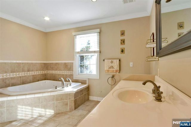 528 Baylor Avenue, River Vale, NJ 07675