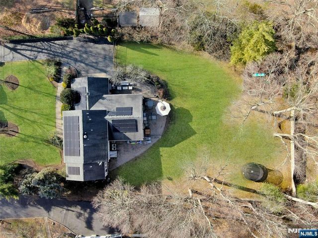 528 Baylor Avenue, River Vale, NJ 07675