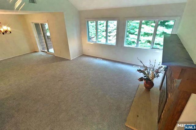 5 S Bayard Lane, Mahwah, NJ 07430