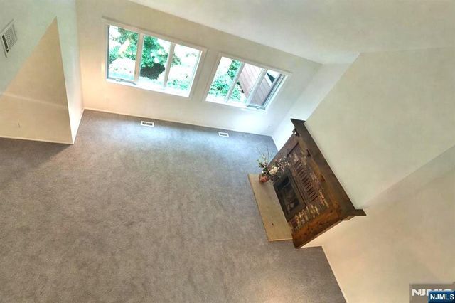 5 S Bayard Lane, Mahwah, NJ 07430