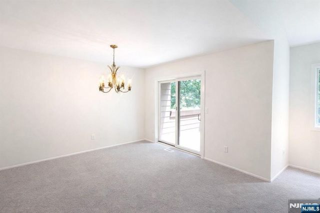 5 S Bayard Lane, Mahwah, NJ 07430