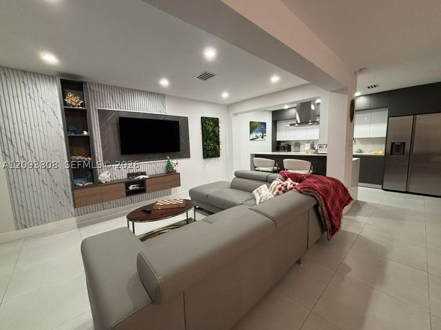 7181 Sheridan St, Hollywood, FL 33024