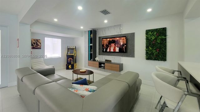 7181 Sheridan St, Hollywood, FL 33024