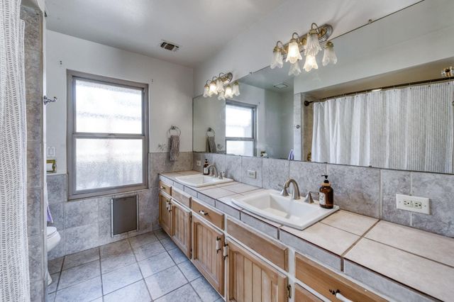 8417 N Del Mar Avenue, Fresno, CA 93711