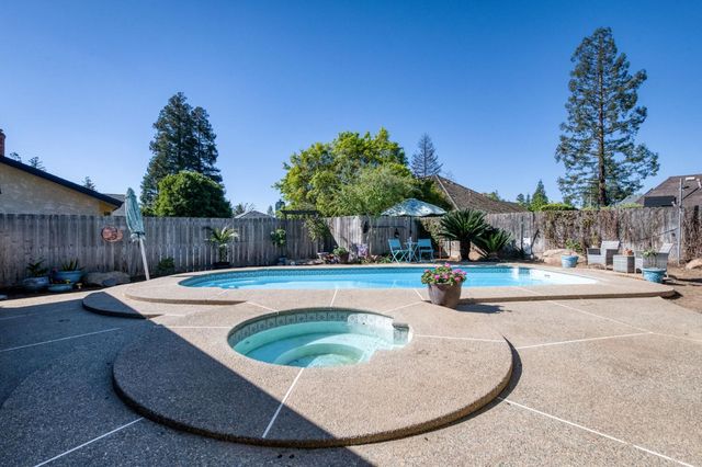8417 N Del Mar Avenue, Fresno, CA 93711