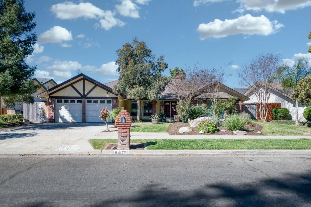 Image 1 of property listing at 8417 N Del Mar Avenue, Fresno, CA 93711