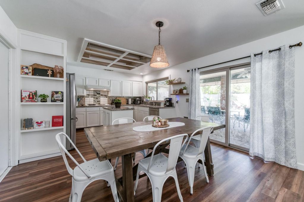 Image 10 of property listing at 8417 N Del Mar Avenue, Fresno, CA 93711