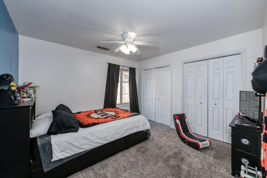 Image 18 of property listing at 8417 N Del Mar Avenue, Fresno, CA 93711