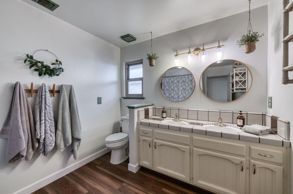 Image 19 of property listing at 8417 N Del Mar Avenue, Fresno, CA 93711