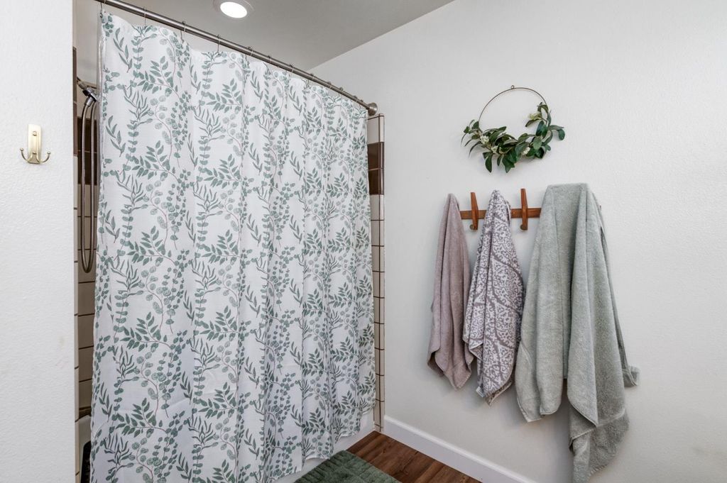 Image 20 of property listing at 8417 N Del Mar Avenue, Fresno, CA 93711