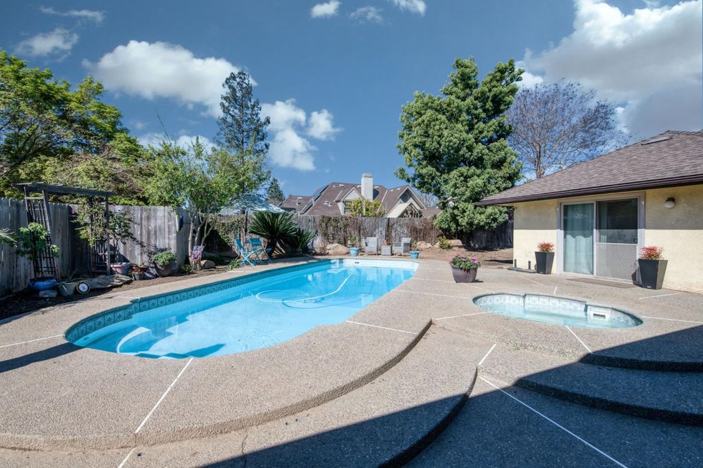 Image 27 of property listing at 8417 N Del Mar Avenue, Fresno, CA 93711