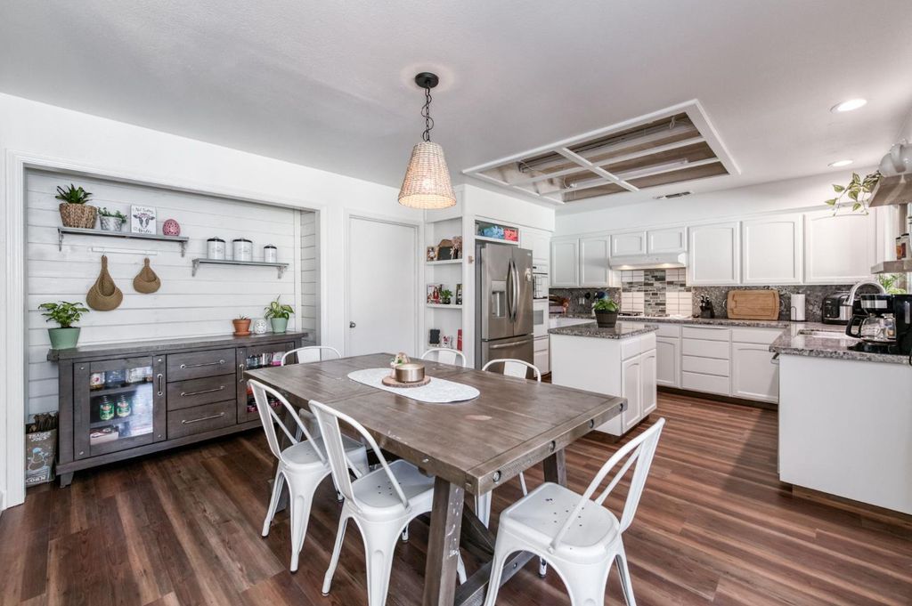 Image 9 of property listing at 8417 N Del Mar Avenue, Fresno, CA 93711