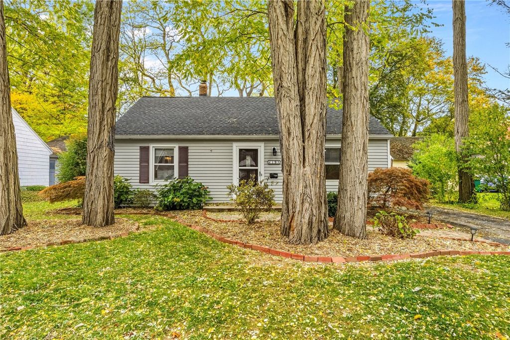 19 Campden, Brighton, NY 14610