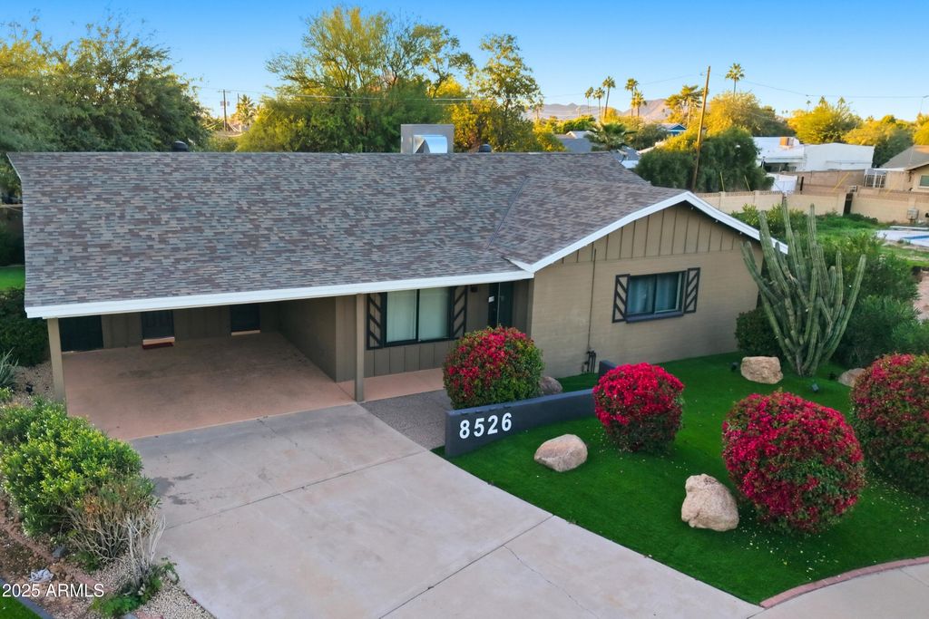 8526 E WHITTON Avenue, Scottsdale, AZ 85251 — exterior