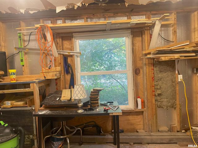 1212 W Schwartz Street, Carbondale, IL 62901