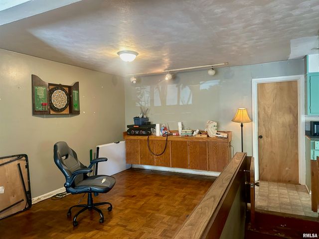 1212 W Schwartz Street, Carbondale, IL 62901