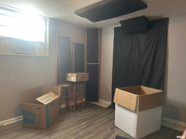 1212 W Schwartz Street, Carbondale, IL 62901