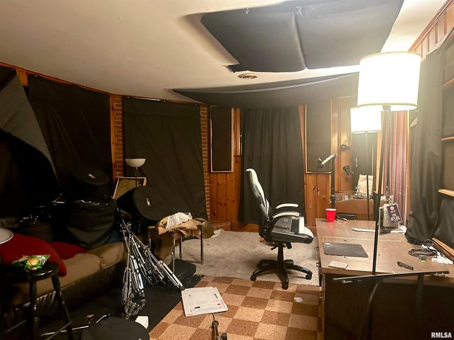 1212 W Schwartz Street, Carbondale, IL 62901