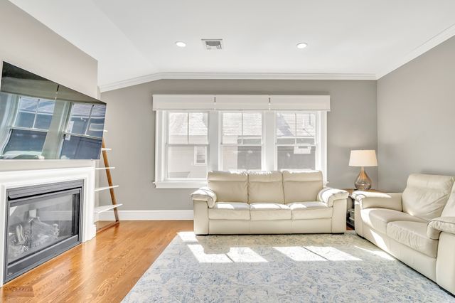 20 Waban St 2, Newton, MA 02458