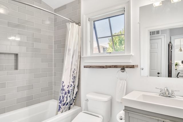 20 Waban St 2, Newton, MA 02458