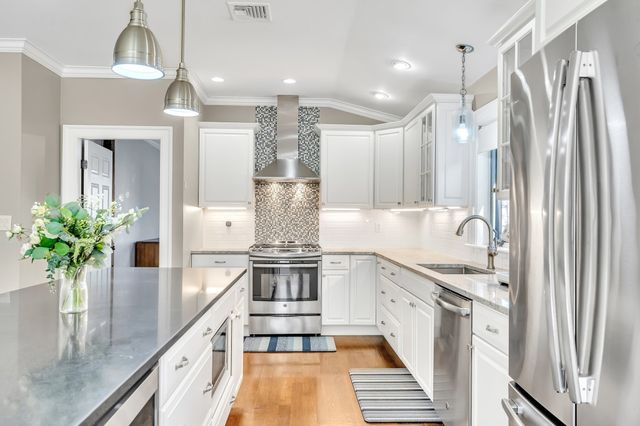 20 Waban St 2, Newton, MA 02458