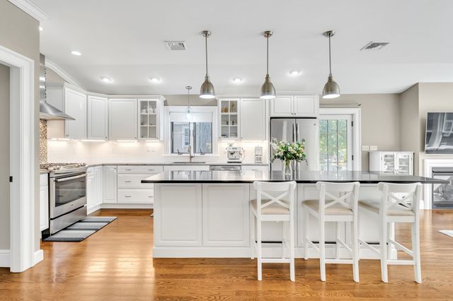 20 Waban St 2, Newton, MA 02458