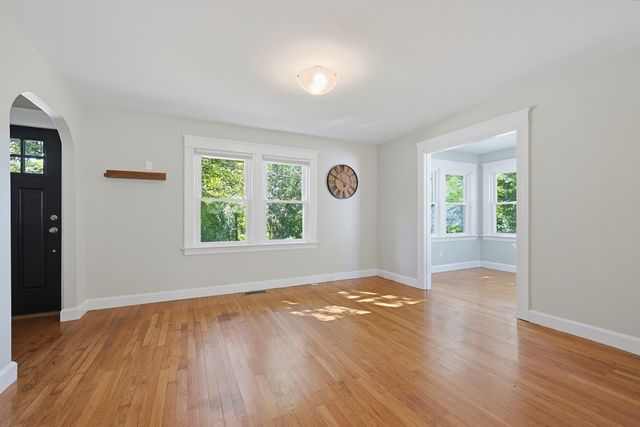 191 Whitins Rd, Sutton, MA 01590